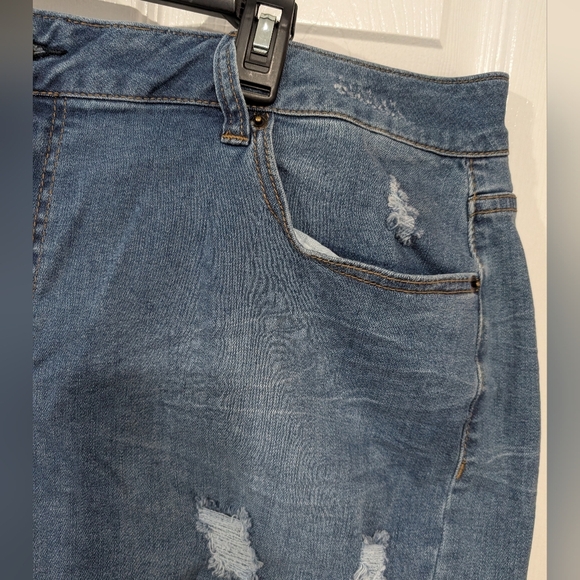 Lane Bryant Blue Medium Wash Denim Shorts with Lace Trim in Size 20 - Picture 3 of 11